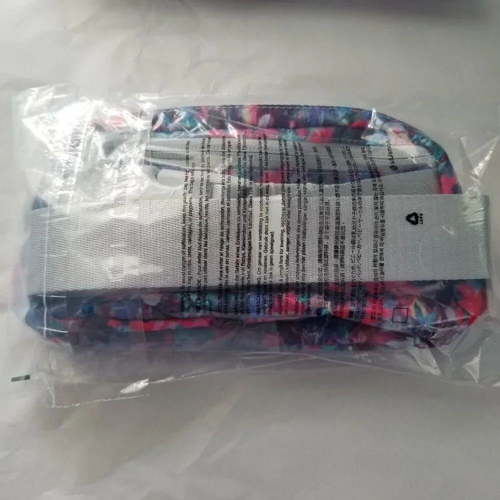 LULULEMON Everywhere Belt Bag Long Strap 1L Flower Glide Multi Vapor NWT - Picture 2 of 9